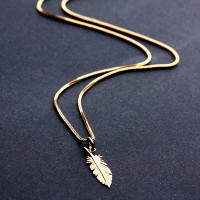 Conjunto de Ouro Amarelo Rabo de Rato com Pingente de Pena Conjunto de Ouro Amarelo Rabo de Rato com Pingente de Pena