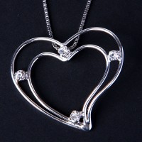 Heart's Collar con 4 Zirconia Piedras con Oro Blanco