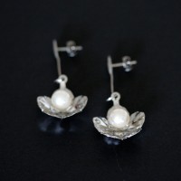 Steel Earring with Pearl Flowers
