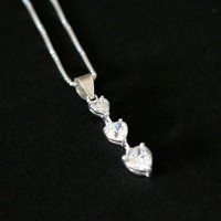 Cadena 925 colgante de plata con tres corazones con piedras zirconia