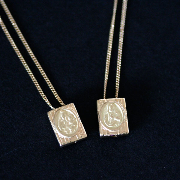 News of the Week: Pendants, Earrings and 18K Gold Scapular - Several Models
