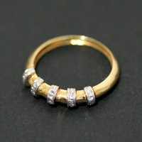 Ring of Yellow Gold and White Gold Half Alliance with 5 Diamonds of Half Point