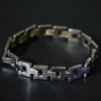 Pulseira de Ao com Detalhes em Ouro Amarelo