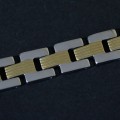 PulseiradeAocomDetalhesemOuroAmarelo