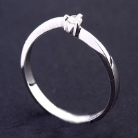 Anillo del Oro Blanco Solitario con 1 Diamante de 7 Puntos