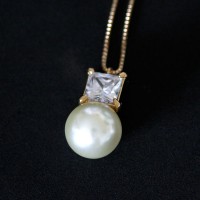Collar joyera semi plateado Dije de Oro con Perla y Cristal veneciano 45cm
