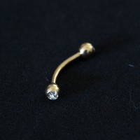 Piercing Sobrancelha Microbell Curvo Esfera Folheado a Ouro Amarelo 24k com 2 Pedras de Zircônia 1,2mm x 8mm