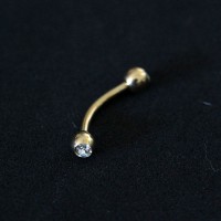 PiercingSobrancelhaMicrobellCurvoEsferaFolheadoaOuroAmarelo24kcom2PedrasdeZircnia1,2mmx8mm