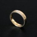 AlianaAnatmicadeOuro18k750Largura4.2mmEspessura1.5mmcom1Diamantede5Pontose20Diamantesde1Ponto