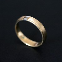 AlianaAnatmicadeOuro18k750eOuroBranco18k0750Largura5.0mmEspessura1.5mm