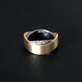 AlianaAnatmicadeOuro18k750eOuroBranco18k0750Largura9.0mmEspessura1.5mmcom4Diamantesde2Pontos