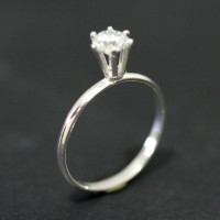 Anillo de Plata 925 con Lone Rock de Zirconia