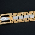 PulseiradeAocomDetalhesemOuroAmareloTrabalhado