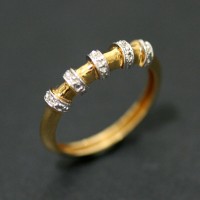 Anillo del Oro Amarillo y Oro Blanco Media Alianza con 5 Diamantes de Medio Punto